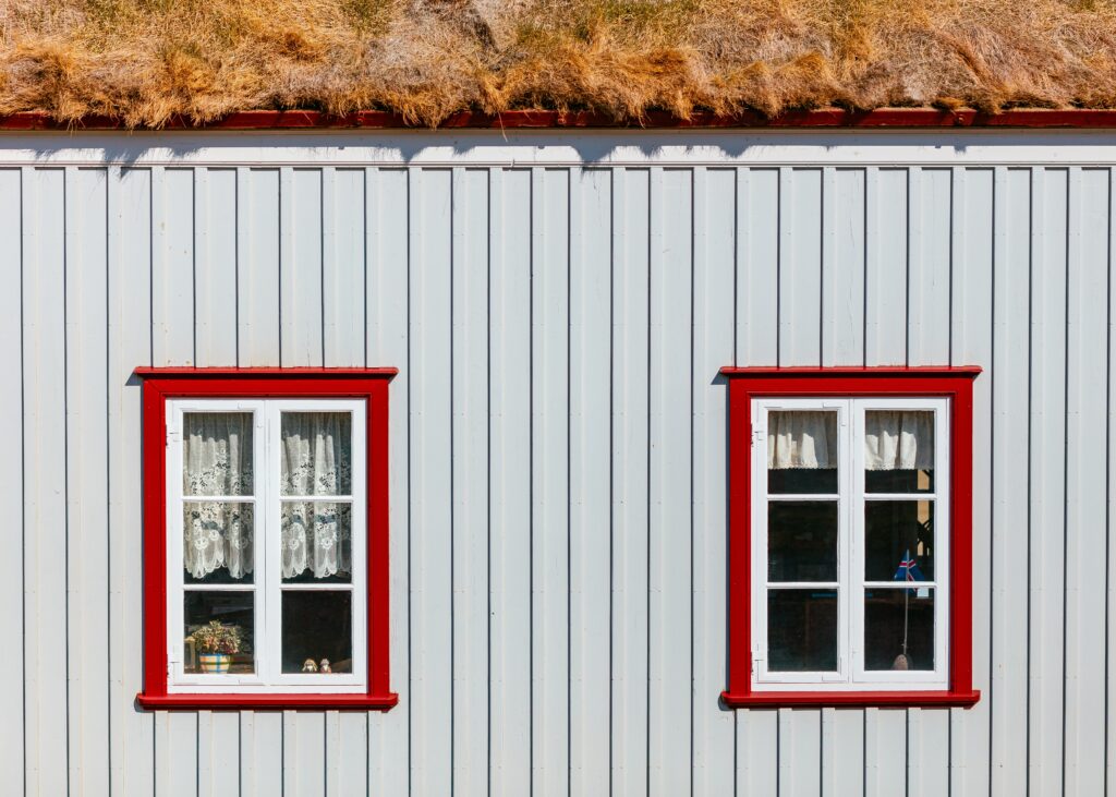 What Is The Best Siding For A House In Nyc? 1 Windows Little House